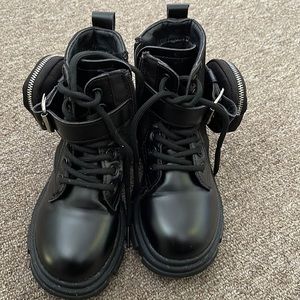 Fashion boots for toddler girl size 9 US black color fancy ,cute and stylish🔥